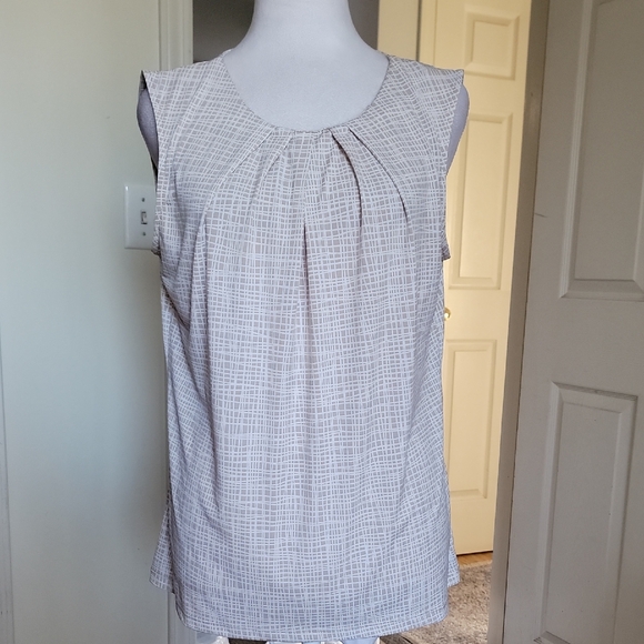 Jones New York Tops - Joins New York Women's Sleeveless Plaid Top - Cream